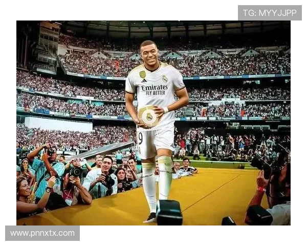 姆巴佩本赛季再现惊艳世界波仿佛复制粘贴引发球迷热议